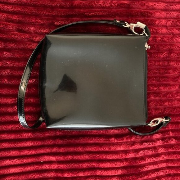 Beijo Business Class London Paris New York Buckle Black Crossbody (Pre Owned) - Picture 4 of 4